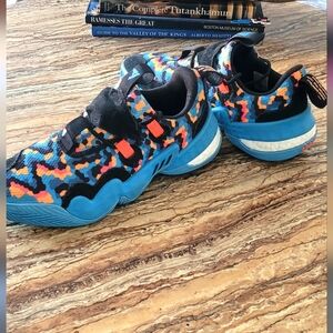 Men's Adidas basketball sneakers